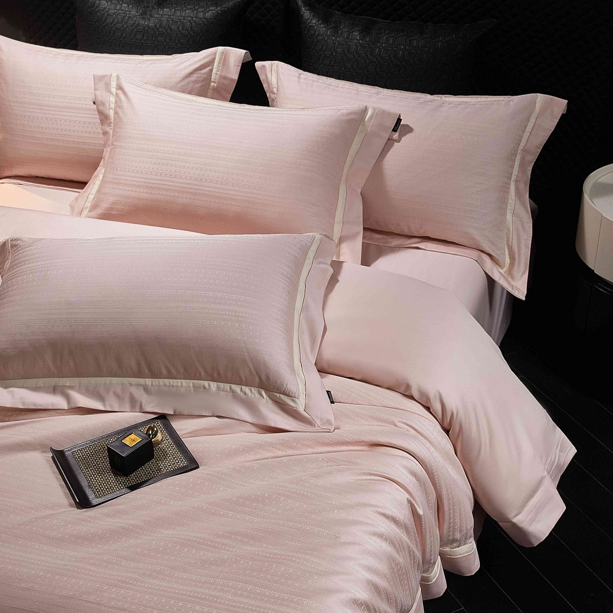 91家纺网 家纺一手货源 找家纺 安莱生活 2025年新品50银丝星晴提花系列四件套 若初