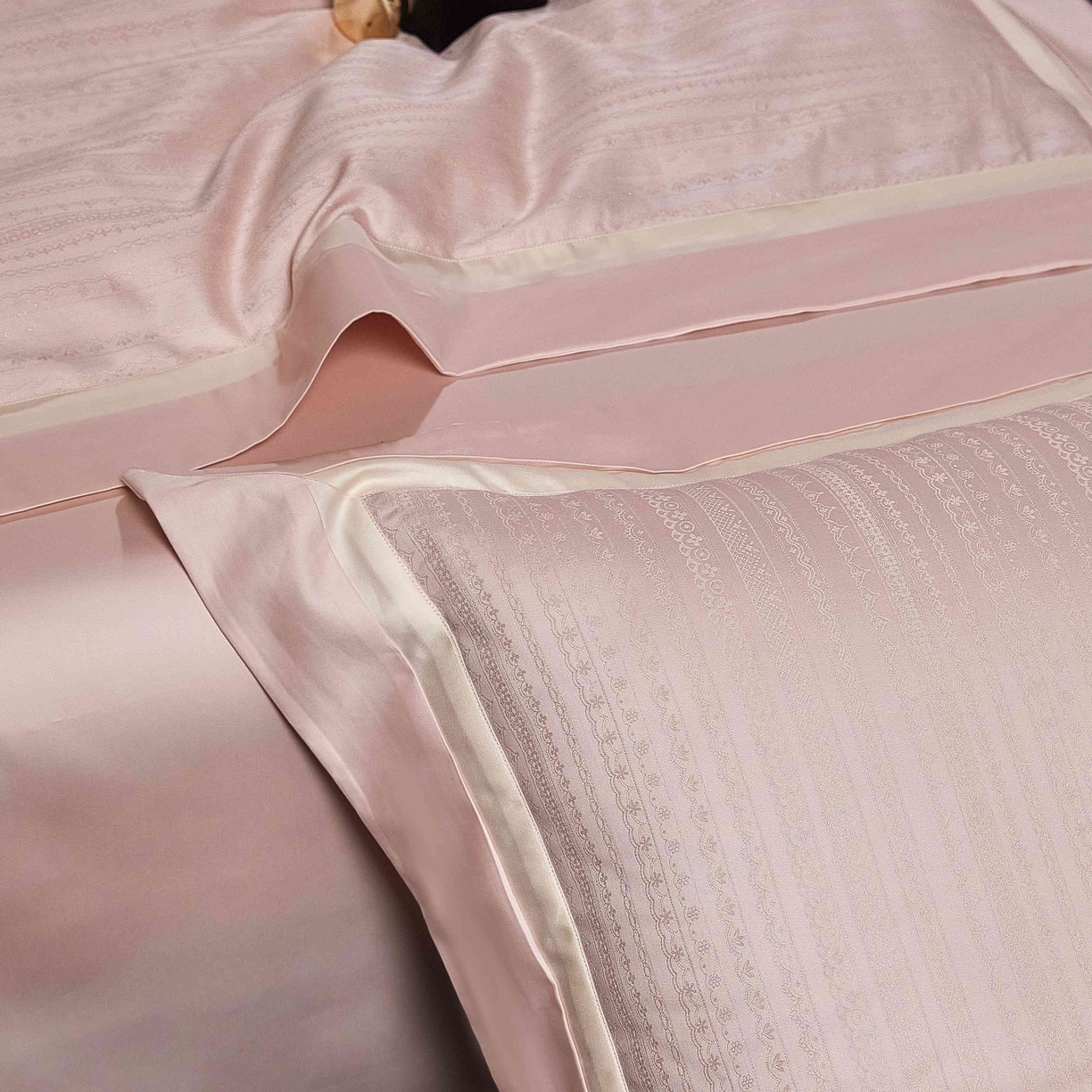 91家纺网 家纺一手货源 找家纺 安莱生活 2025年新品50银丝星晴提花系列四件套 若初