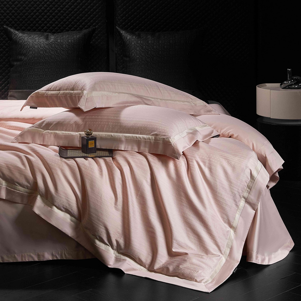 91家纺网 家纺一手货源 找家纺 安莱生活 2025年新品50银丝星晴提花系列四件套 若初