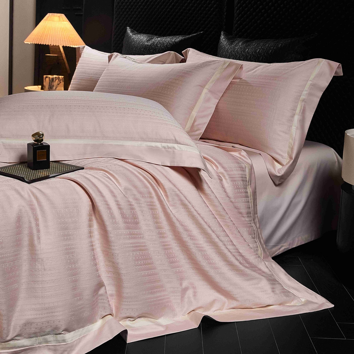 91家纺网 家纺一手货源 找家纺 安莱生活 2025年新品50银丝星晴提花系列四件套 若初