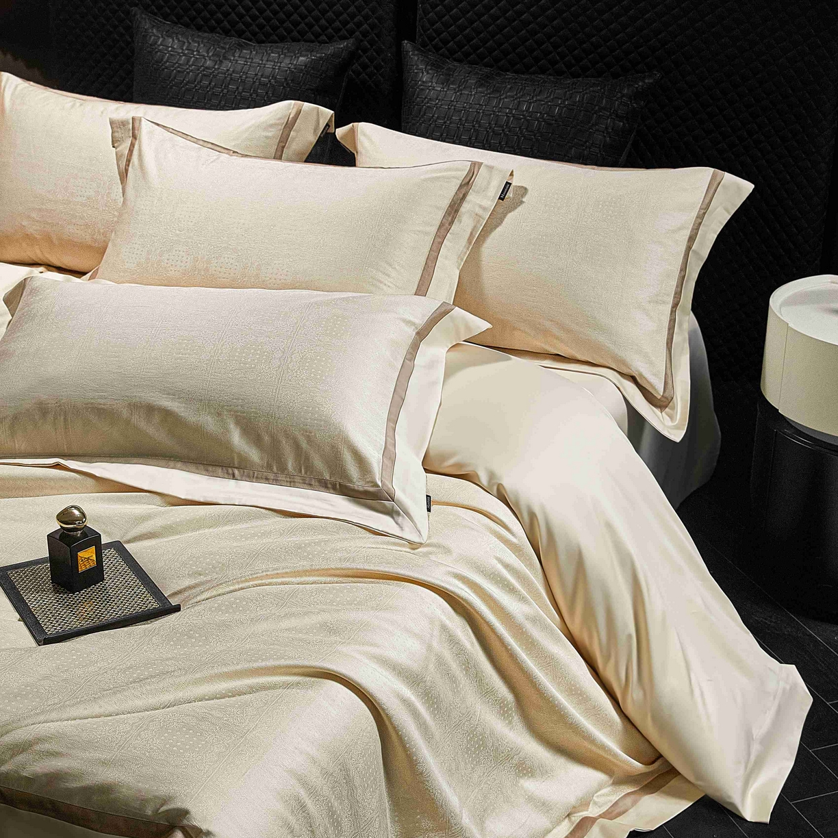 91家纺网 家纺一手货源 找家纺 安莱生活 2025年新品50银丝星晴提花系列四件套 梦莱