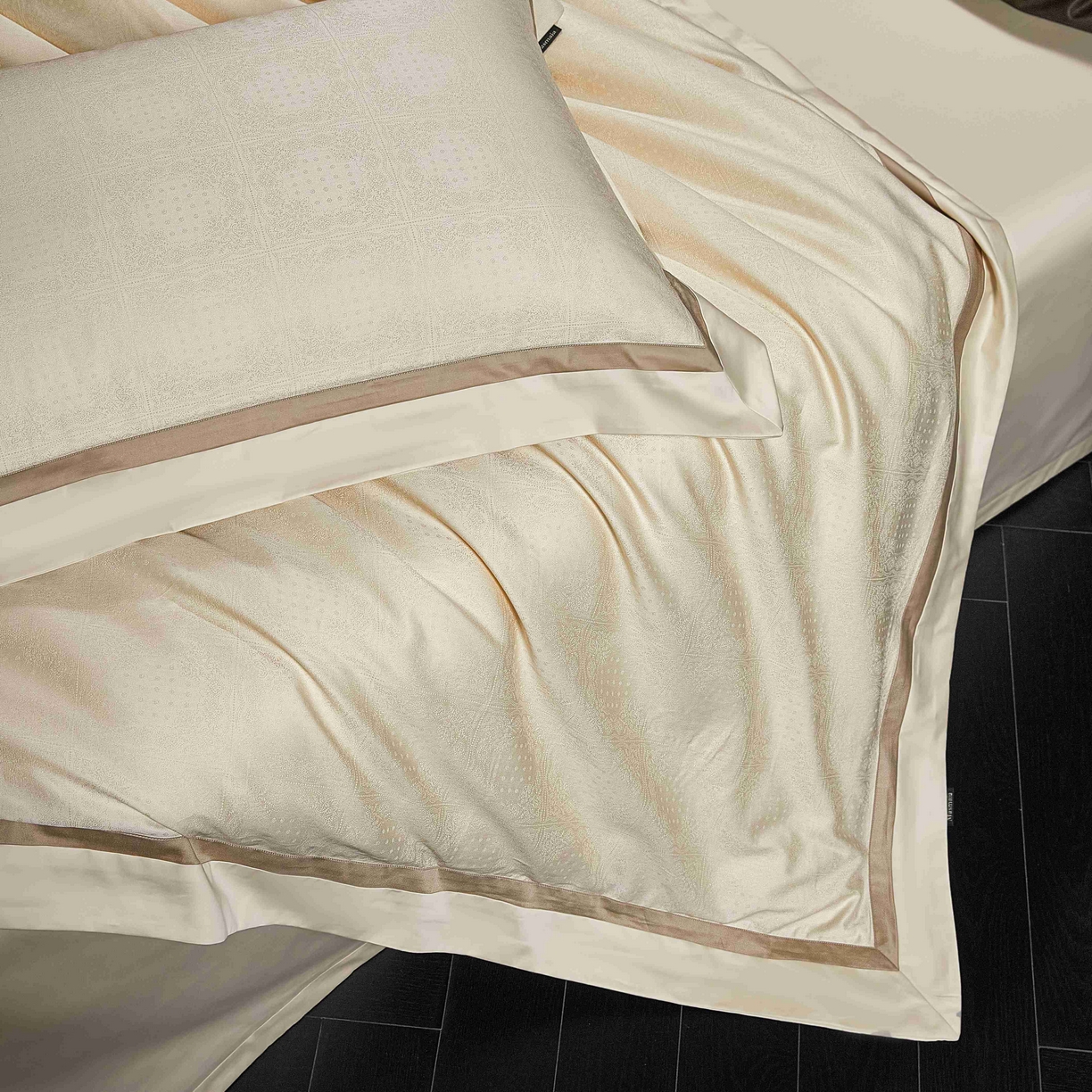 91家纺网 家纺一手货源 找家纺 安莱生活 2025年新品50银丝星晴提花系列四件套 梦莱