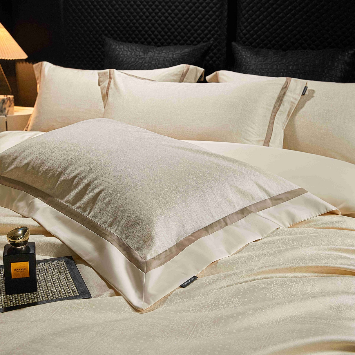 91家纺网 家纺一手货源 找家纺 安莱生活 2025年新品50银丝星晴提花系列四件套 梦莱