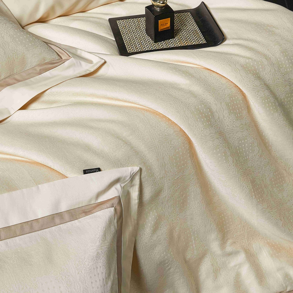 91家纺网 家纺一手货源 找家纺 安莱生活 2025年新品50银丝星晴提花系列四件套 梦莱