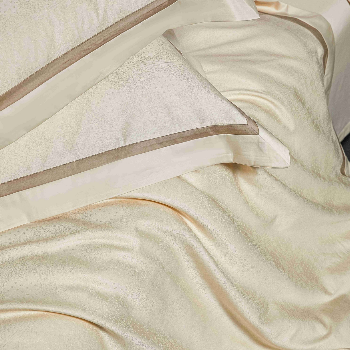 91家纺网 家纺一手货源 找家纺 安莱生活 2025年新品50银丝星晴提花系列四件套 梦莱