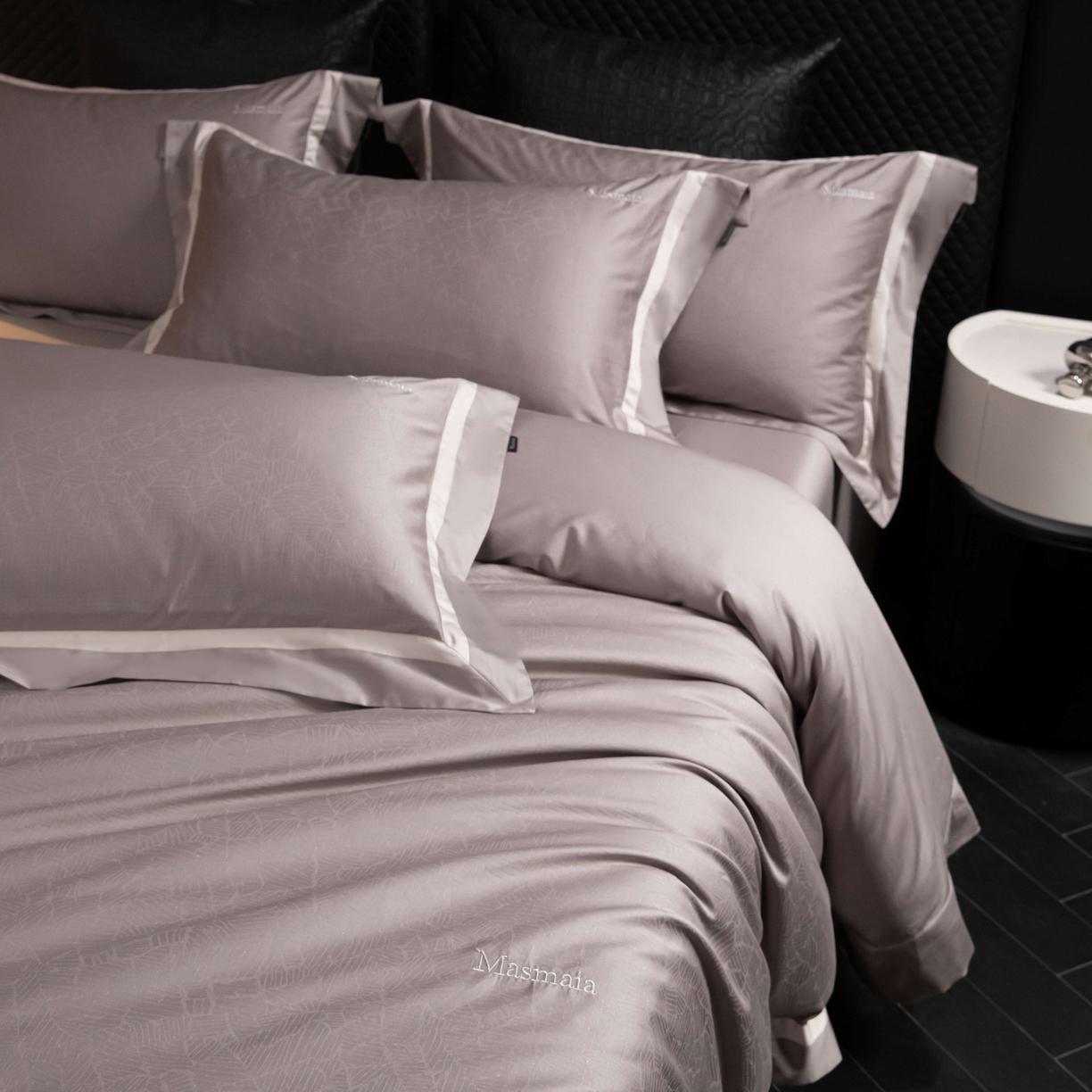 91家纺网 家纺一手货源 找家纺 安莱生活 2025年新品50银丝星晴提花系列四件套 一往情深