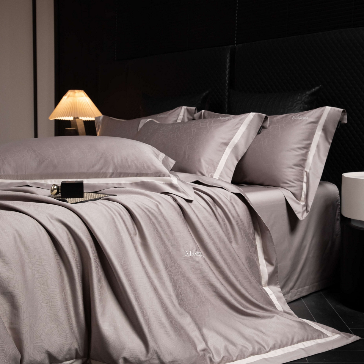 91家纺网 家纺一手货源 找家纺 安莱生活 2025年新品50银丝星晴提花系列四件套 一往情深