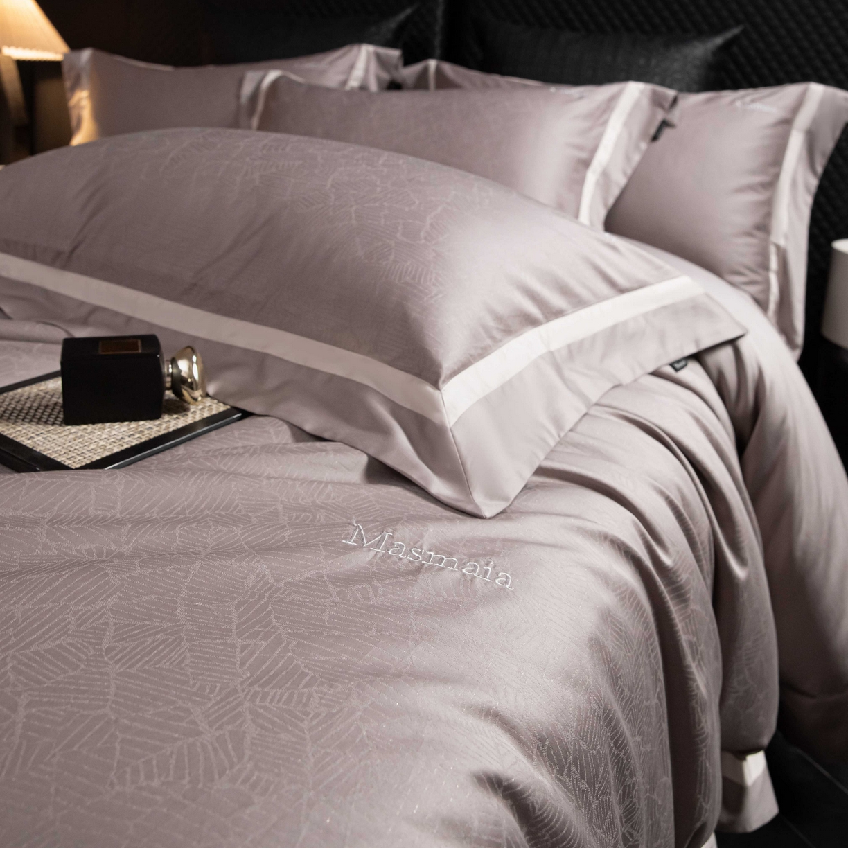 91家纺网 家纺一手货源 找家纺 安莱生活 2025年新品50银丝星晴提花系列四件套 一往情深