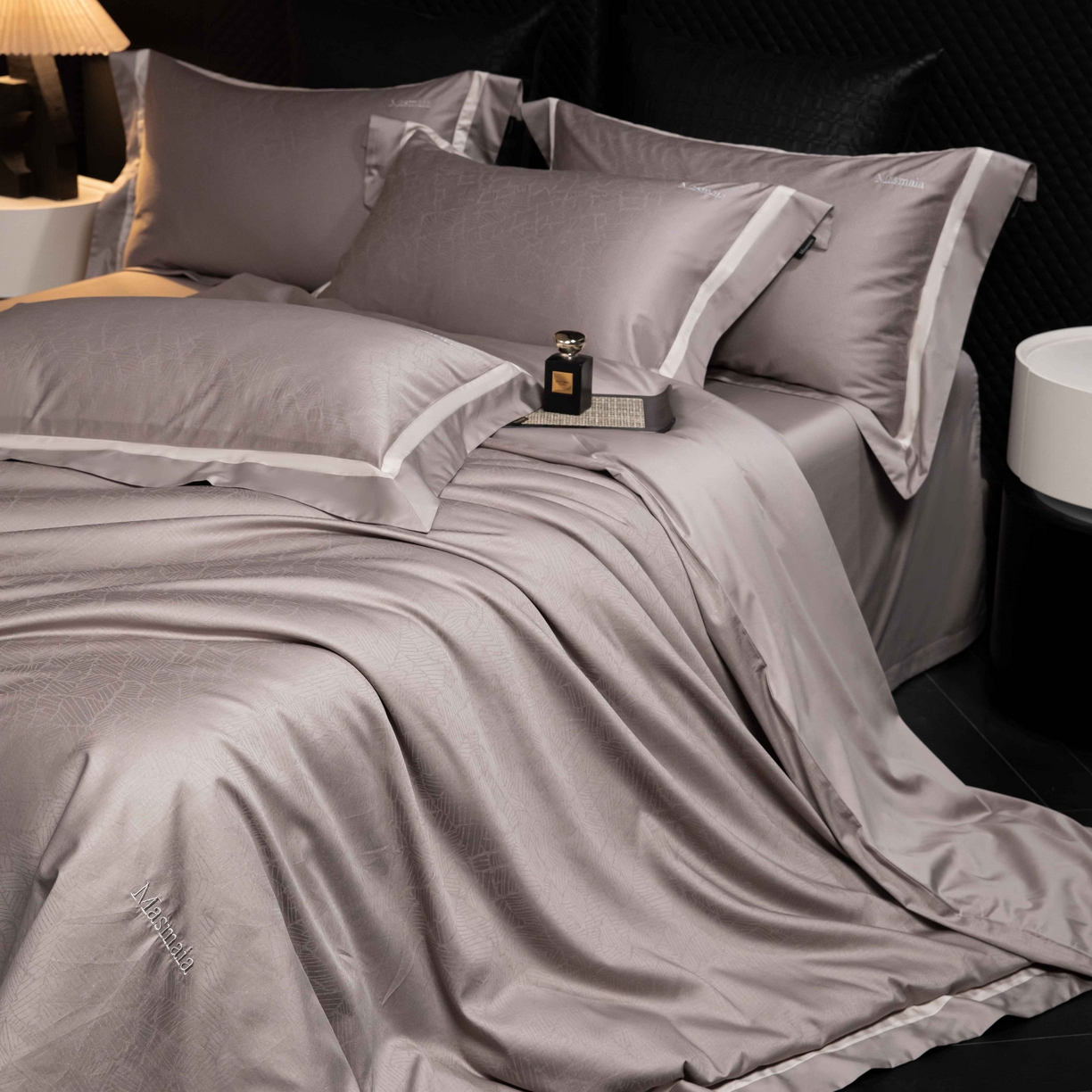 91家纺网 家纺一手货源 找家纺 安莱生活 2025年新品50银丝星晴提花系列四件套 一往情深