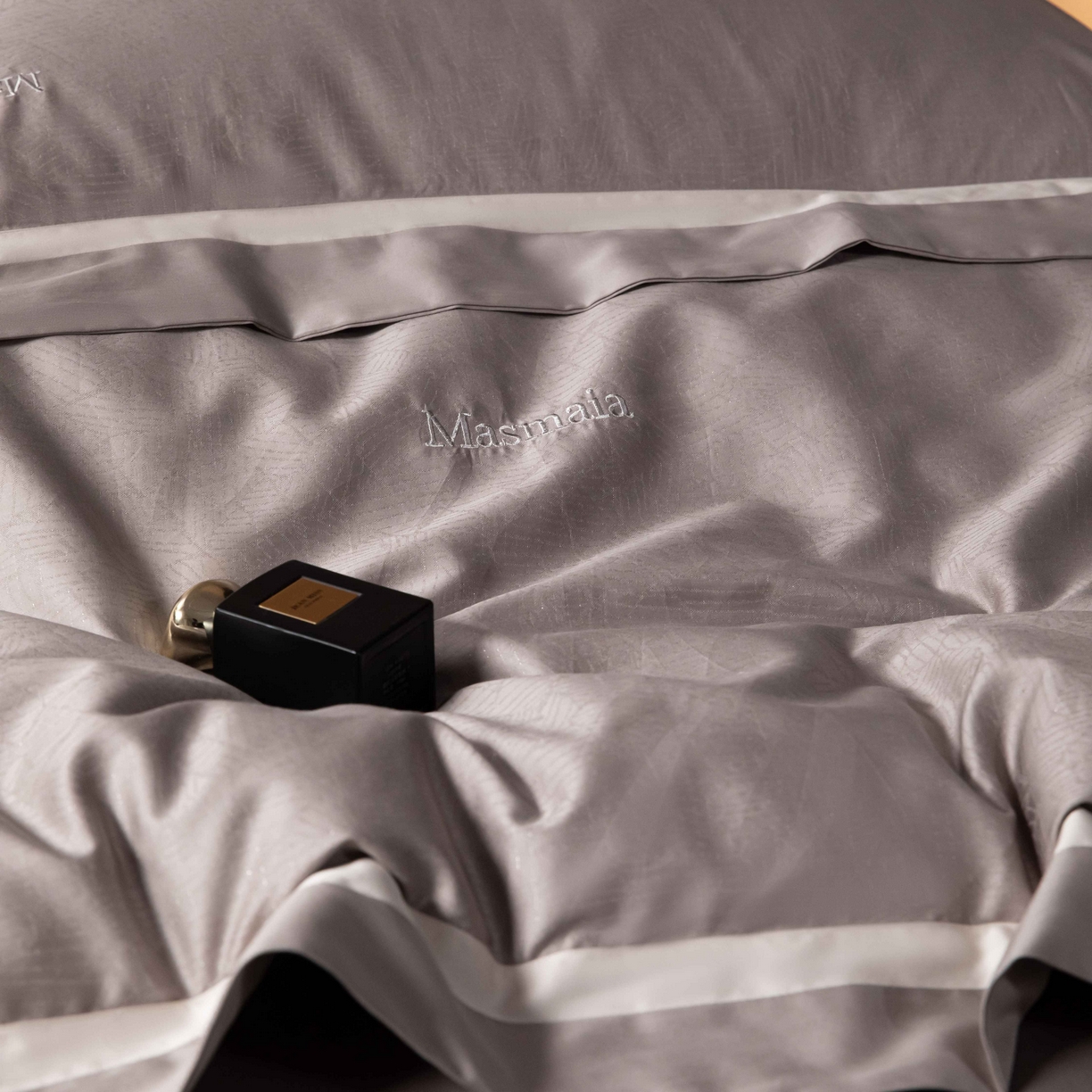 91家纺网 家纺一手货源 找家纺 安莱生活 2025年新品50银丝星晴提花系列四件套 一往情深