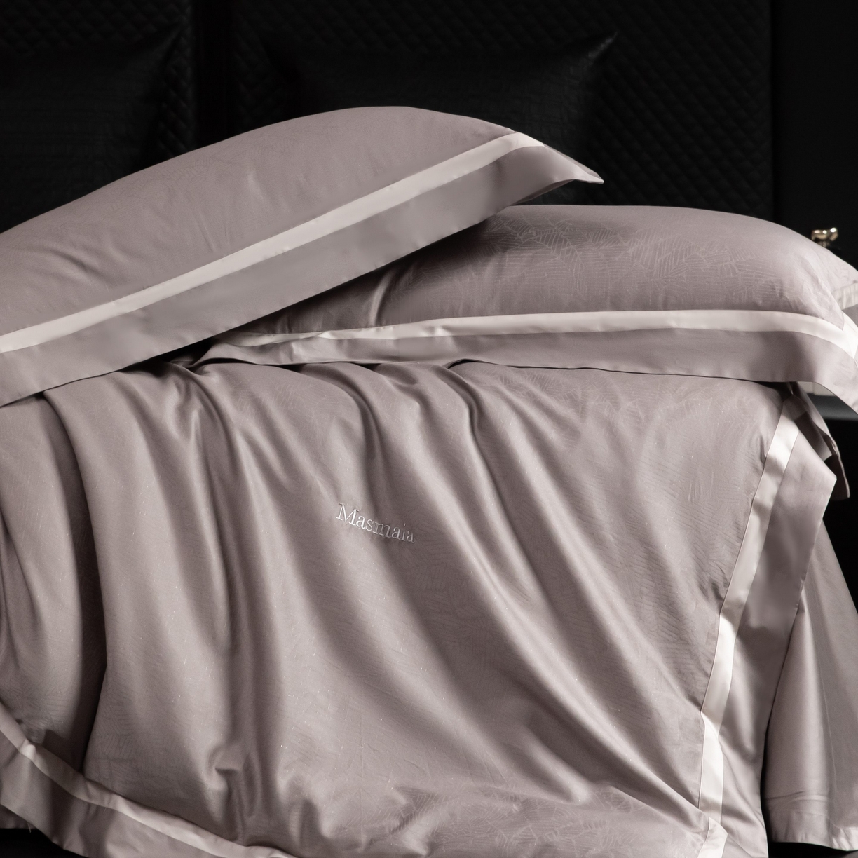 91家纺网 家纺一手货源 找家纺 安莱生活 2025年新品50银丝星晴提花系列四件套 一往情深