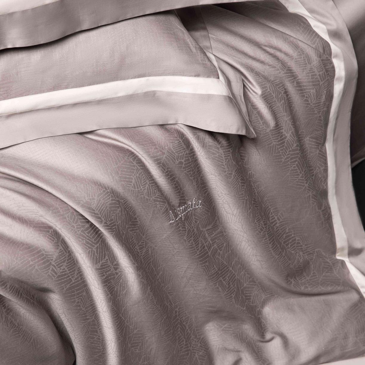 91家纺网 家纺一手货源 找家纺 安莱生活 2025年新品50银丝星晴提花系列四件套 一往情深