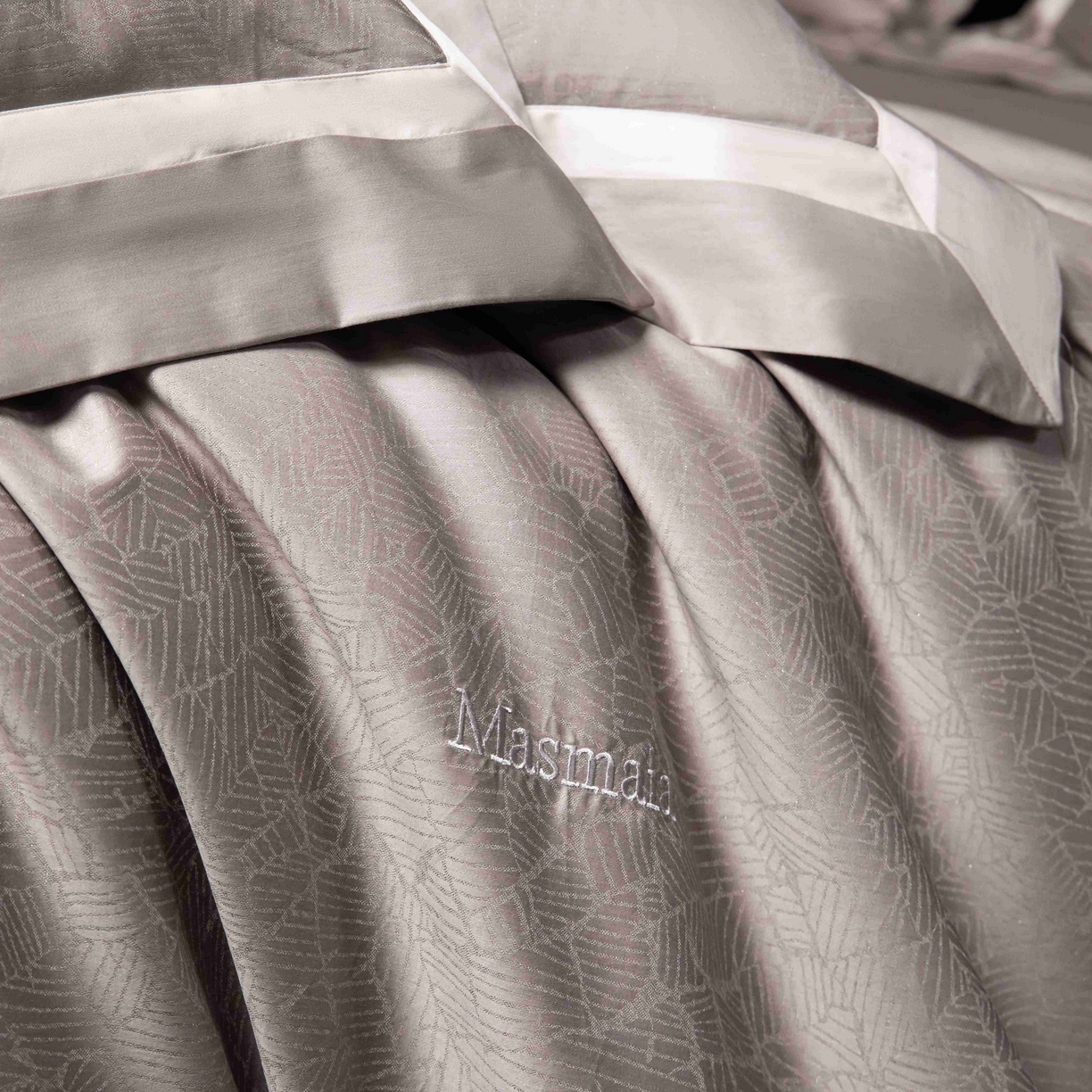 91家纺网 家纺一手货源 找家纺 安莱生活 2025年新品50银丝星晴提花系列四件套 一往情深