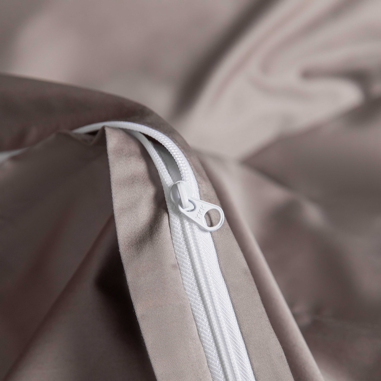 91家纺网 家纺一手货源 找家纺 安莱生活 2025年新品50银丝星晴提花系列四件套 一往情深