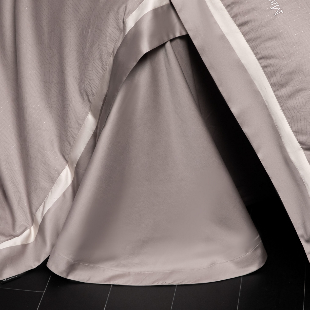 91家纺网 家纺一手货源 找家纺 安莱生活 2025年新品50银丝星晴提花系列四件套 一往情深