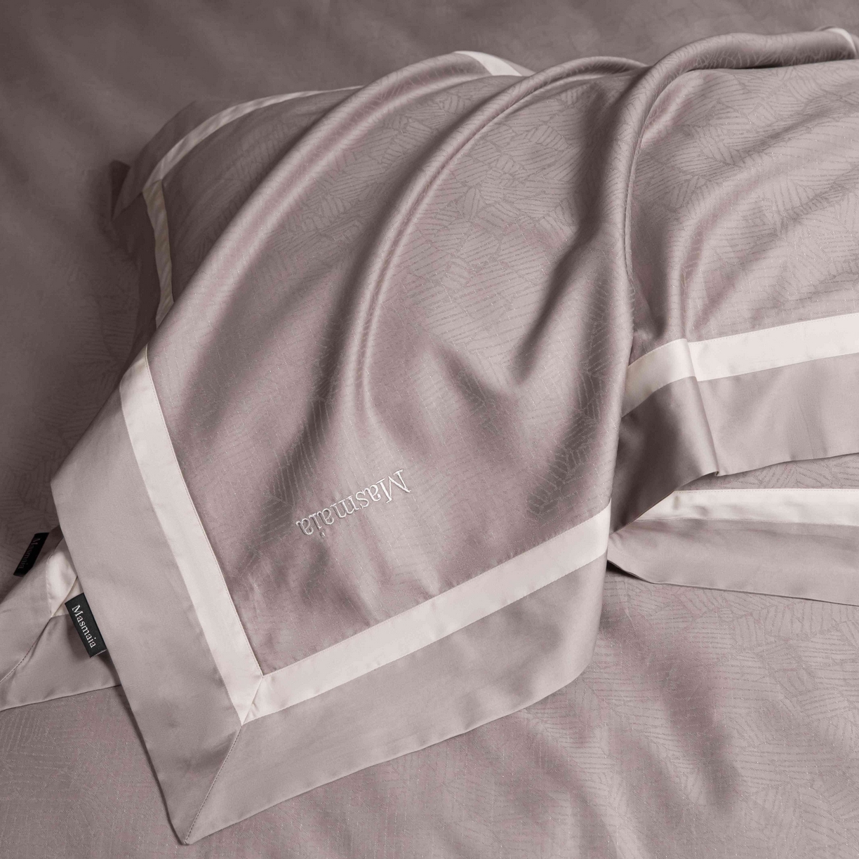 91家纺网 家纺一手货源 找家纺 安莱生活 2025年新品50银丝星晴提花系列四件套 一往情深