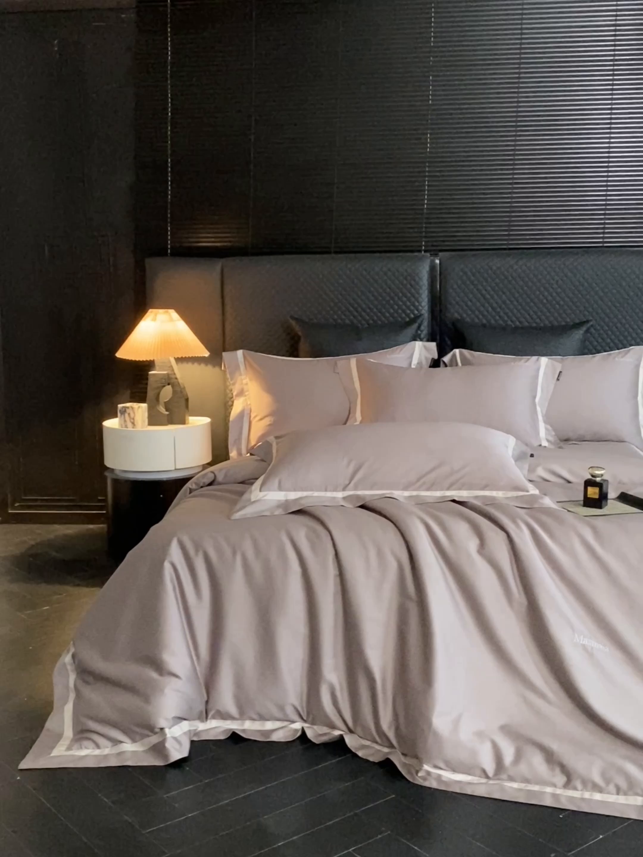 91家纺网 家纺一手货源 找家纺 安莱生活 2025年新品50银丝星晴提花系列四件套 一往情深