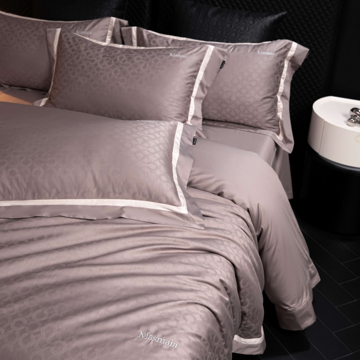 91家纺网 家纺一手货源 找家纺 安莱生活 2025年新品50银丝星晴提花系列四件套 麦图