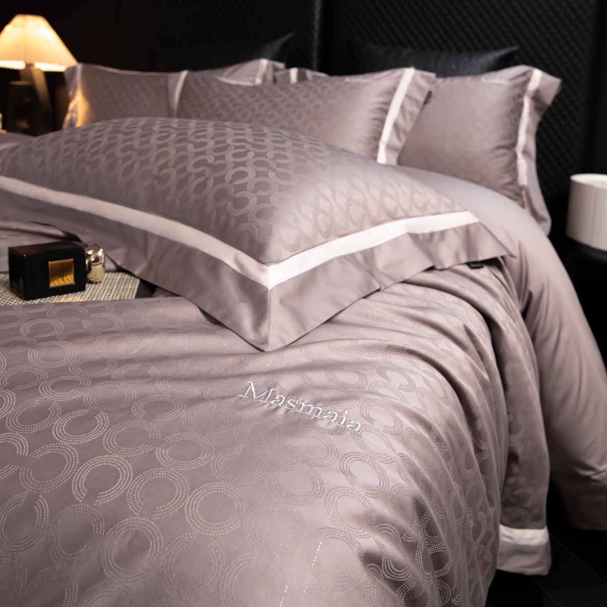 91家纺网 家纺一手货源 找家纺 安莱生活 2025年新品50银丝星晴提花系列四件套 麦图