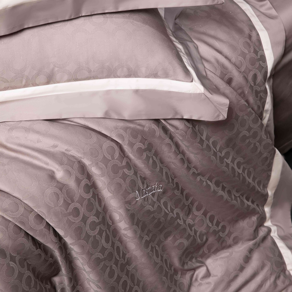 91家纺网 家纺一手货源 找家纺 安莱生活 2025年新品50银丝星晴提花系列四件套 麦图