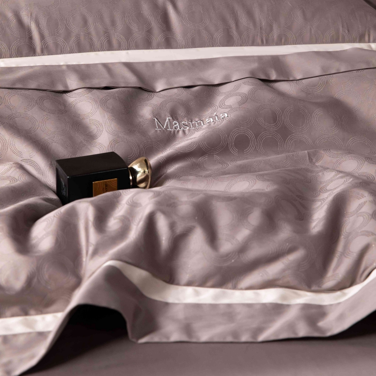 91家纺网 家纺一手货源 找家纺 安莱生活 2025年新品50银丝星晴提花系列四件套 麦图