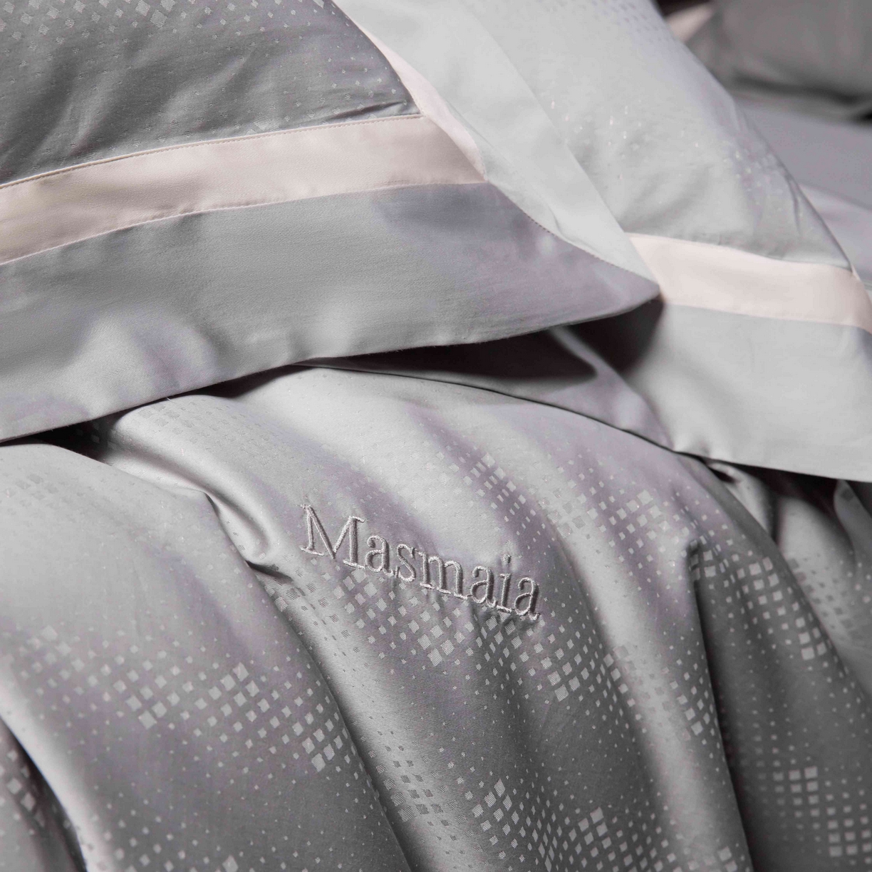 91家纺网 家纺一手货源 找家纺 安莱生活 2025年新品50银丝星晴提花系列四件套 爱格