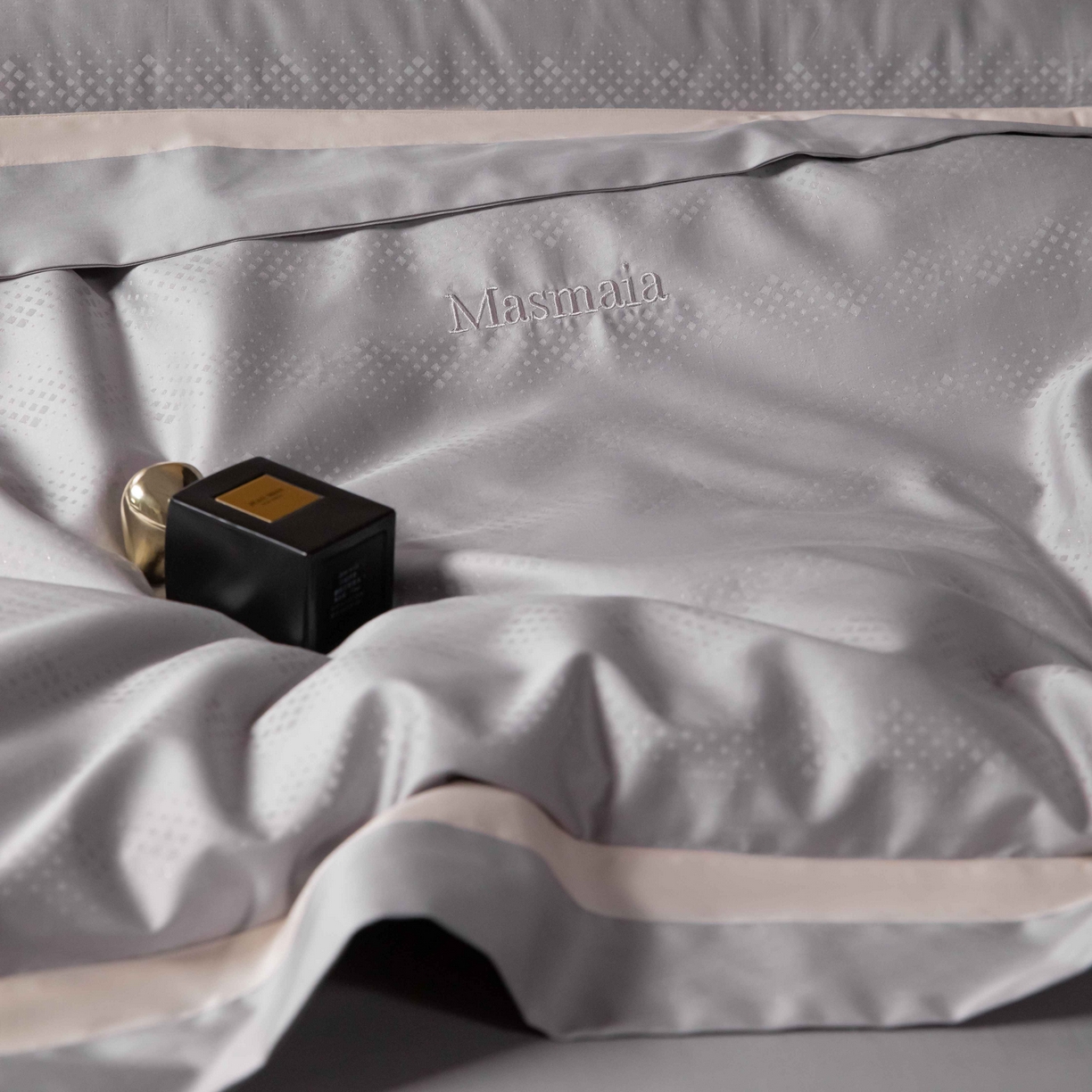 91家纺网 家纺一手货源 找家纺 安莱生活 2025年新品50银丝星晴提花系列四件套 爱格