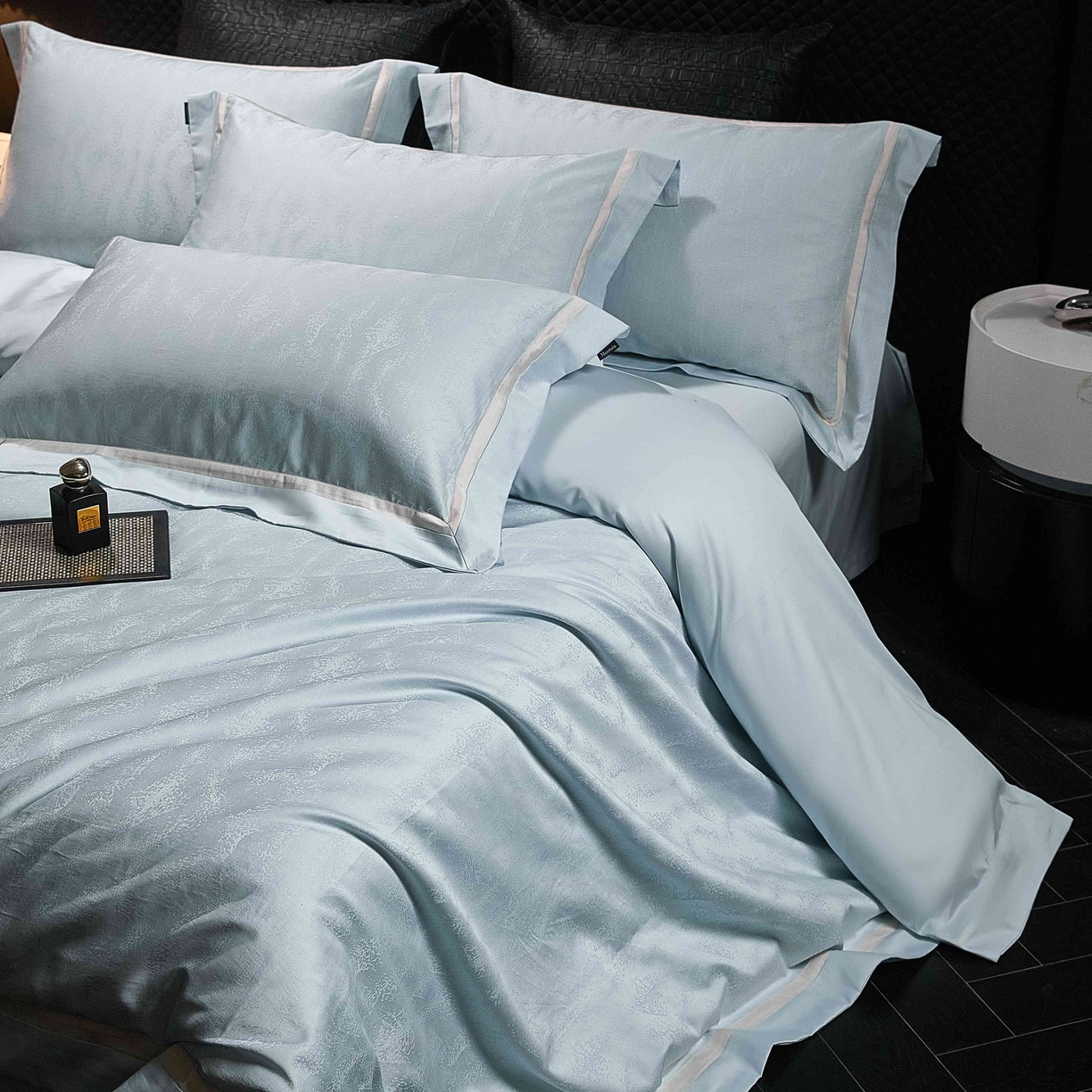 91家纺网 家纺一手货源 找家纺 安莱生活 2025年新品50银丝星晴提花系列四件套 艾吉尔