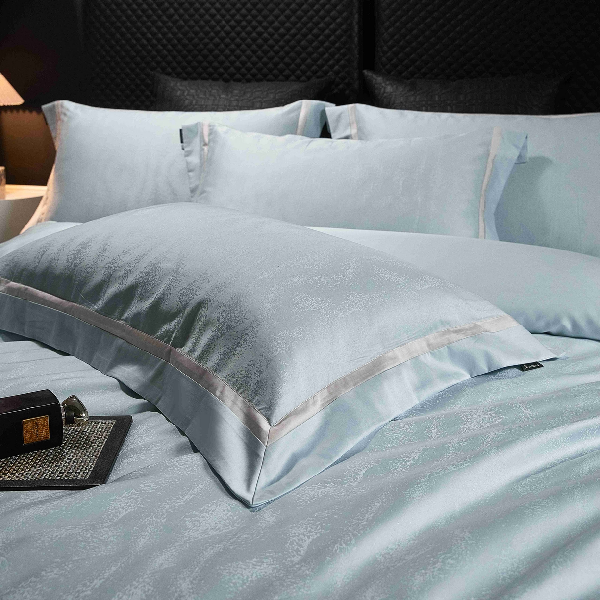 91家纺网 家纺一手货源 找家纺 安莱生活 2025年新品50银丝星晴提花系列四件套 艾吉尔