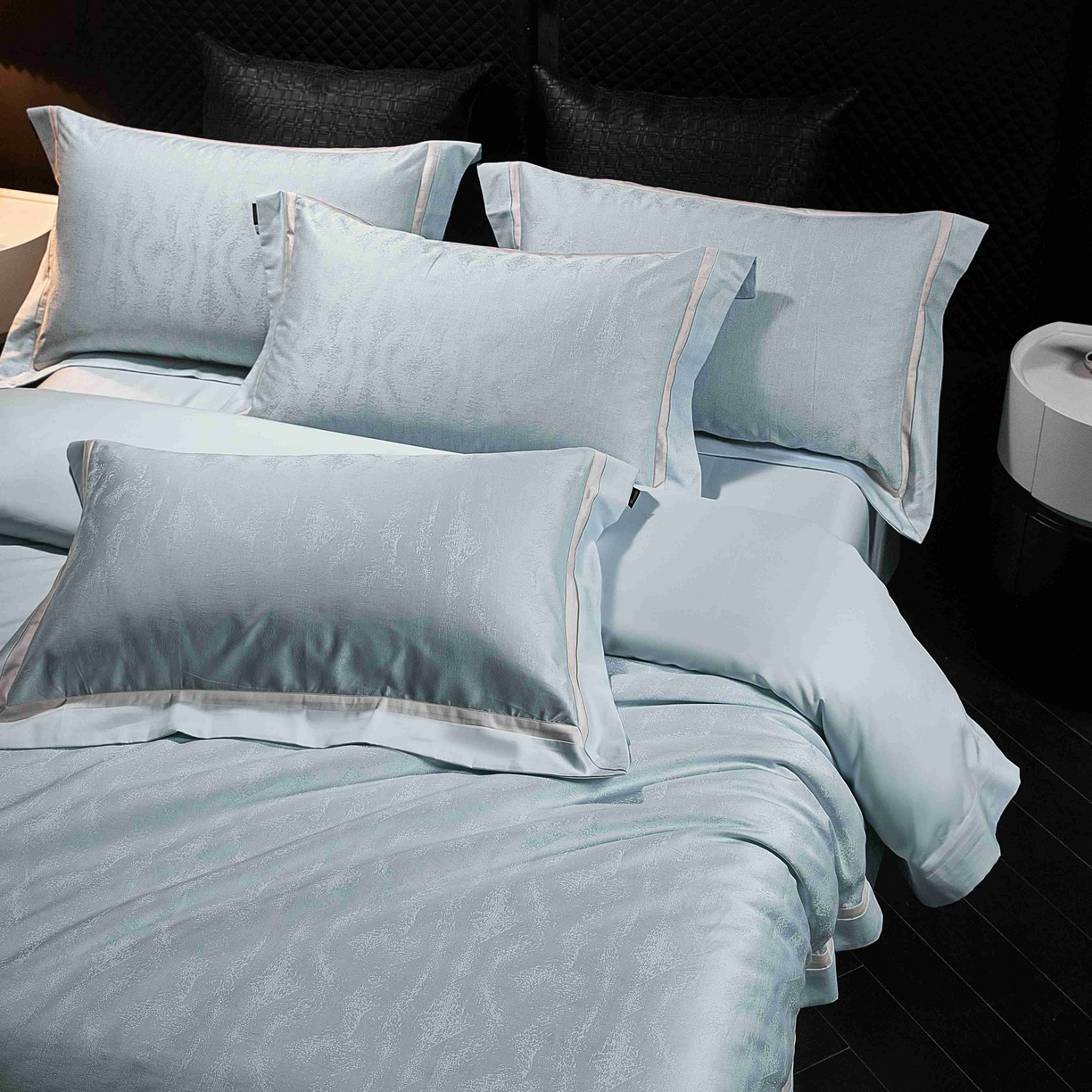 91家纺网 家纺一手货源 找家纺 安莱生活 2025年新品50银丝星晴提花系列四件套 艾吉尔