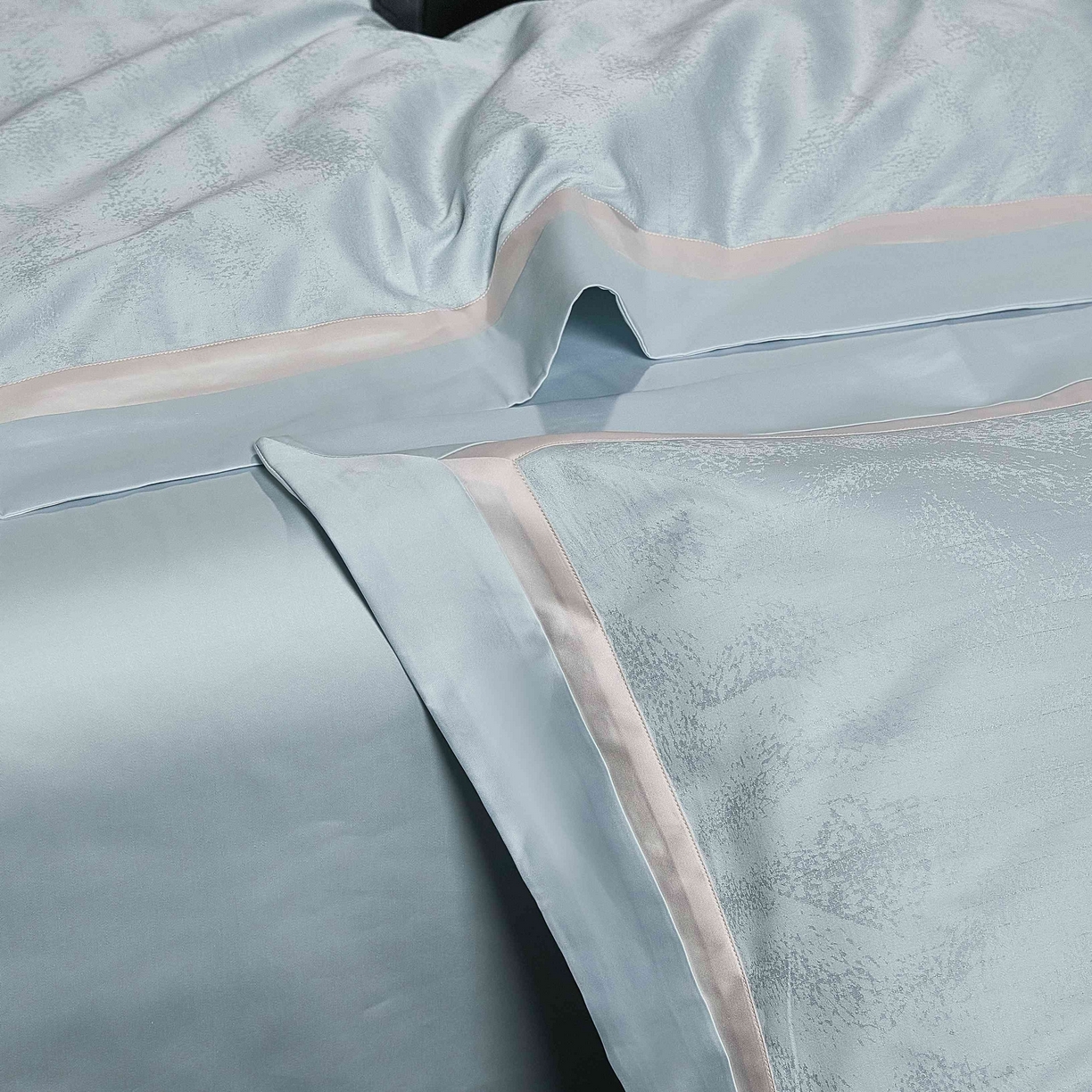 91家纺网 家纺一手货源 找家纺 安莱生活 2025年新品50银丝星晴提花系列四件套 艾吉尔