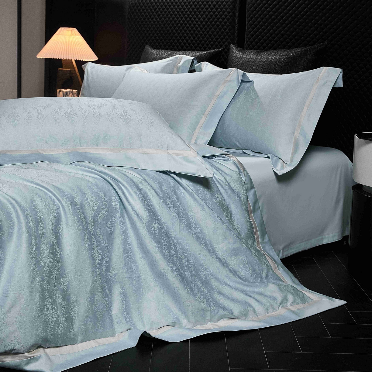 91家纺网 家纺一手货源 找家纺 安莱生活 2025年新品50银丝星晴提花系列四件套 艾吉尔