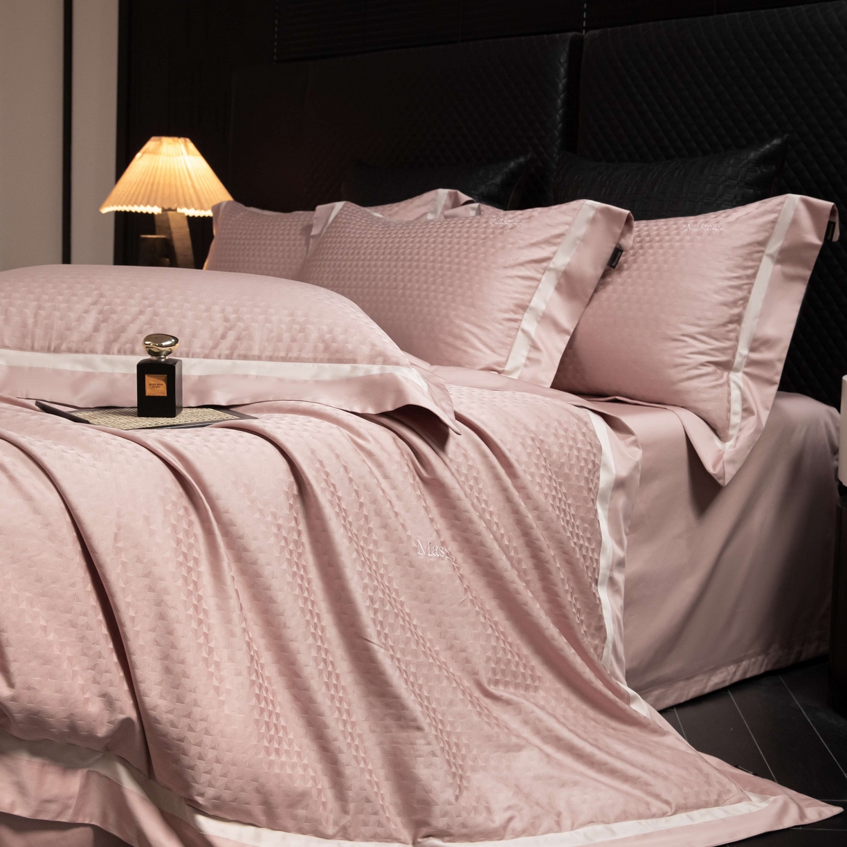 91家纺网 家纺一手货源 找家纺 安莱生活 2025年新品50银丝星晴提花系列四件套 镜莱