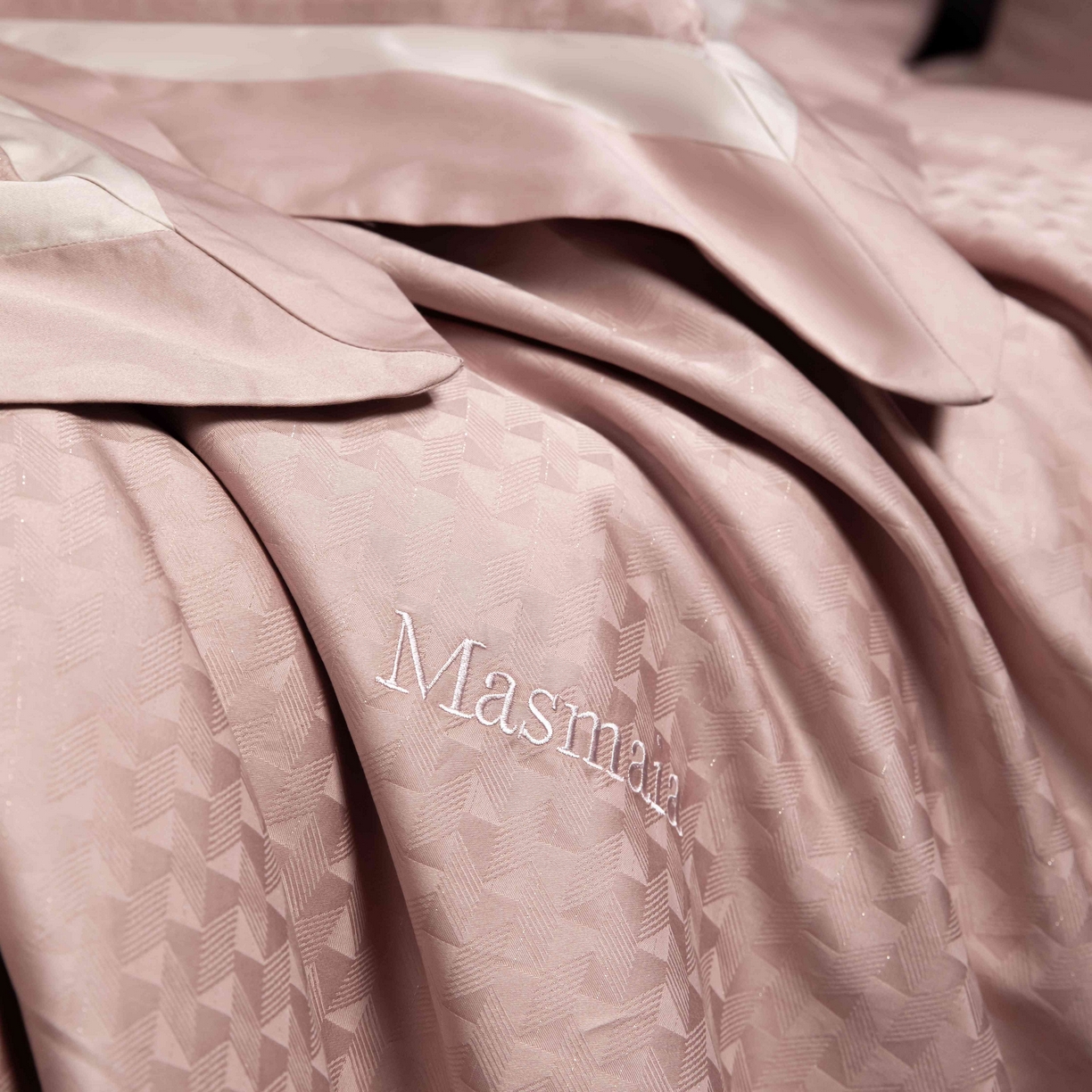 91家纺网 家纺一手货源 找家纺 安莱生活 2025年新品50银丝星晴提花系列四件套 镜莱