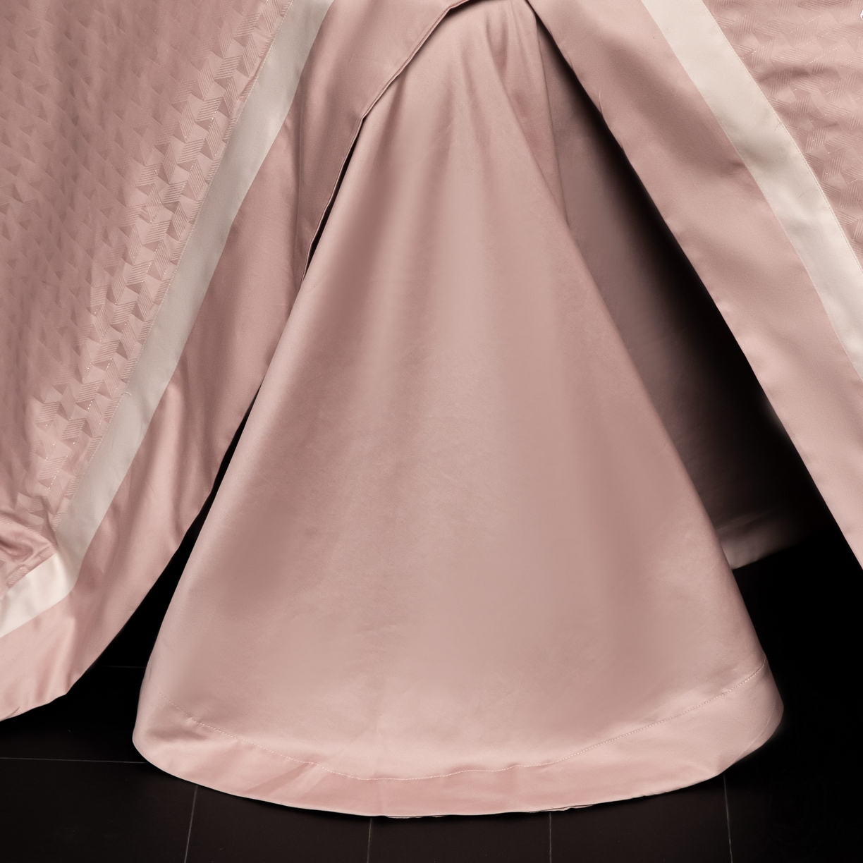 91家纺网 家纺一手货源 找家纺 安莱生活 2025年新品50银丝星晴提花系列四件套 镜莱