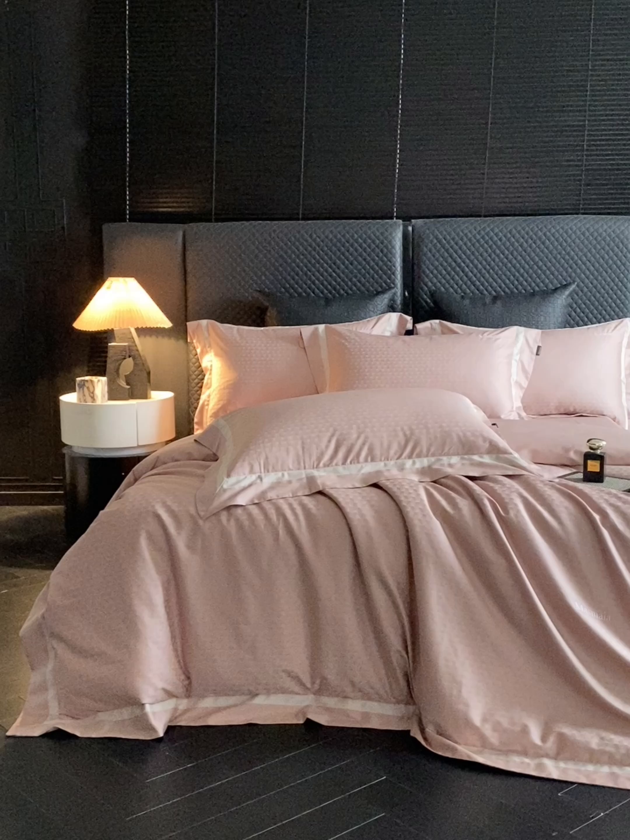 91家纺网 家纺一手货源 找家纺 安莱生活 2025年新品50银丝星晴提花系列四件套 镜莱