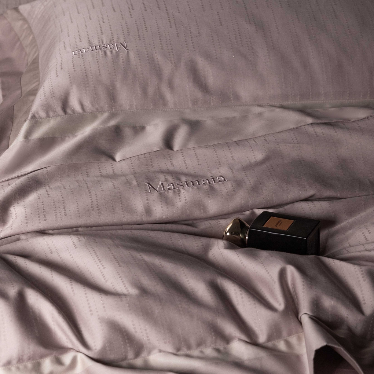 91家纺网 家纺一手货源 找家纺 安莱生活 2025年新品50银丝星晴提花系列四件套 时间煮雨