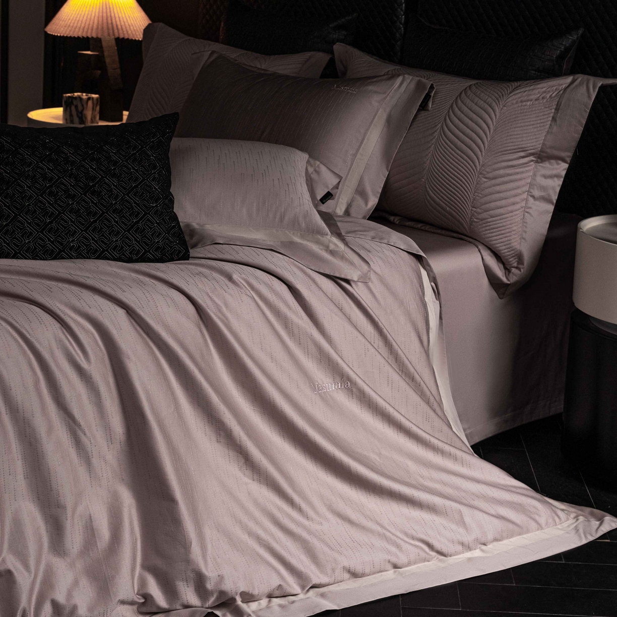 91家纺网 家纺一手货源 找家纺 安莱生活 2025年新品50银丝星晴提花系列四件套 时间煮雨