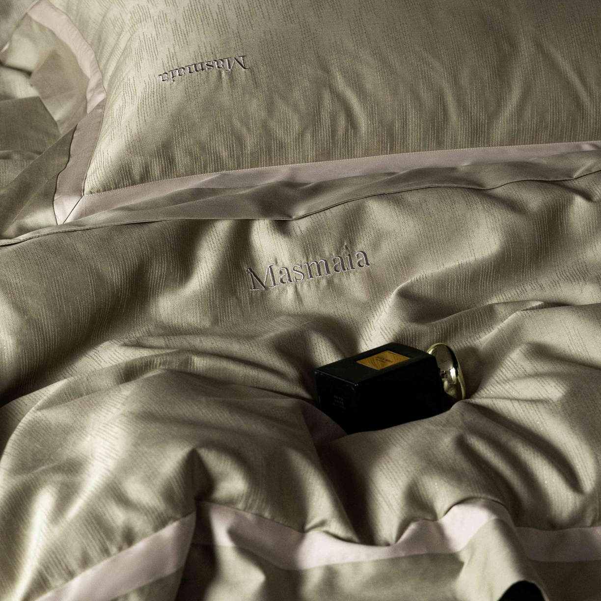 91家纺网 家纺一手货源 找家纺 安莱生活 2025年新品50银丝星晴提花系列四件套 夏凡