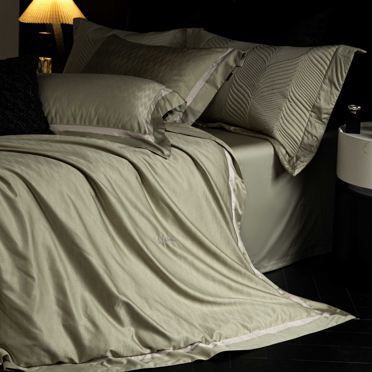 91家纺网 家纺一手货源 找家纺 安莱生活 2025年新品50银丝星晴提花系列四件套 夏凡