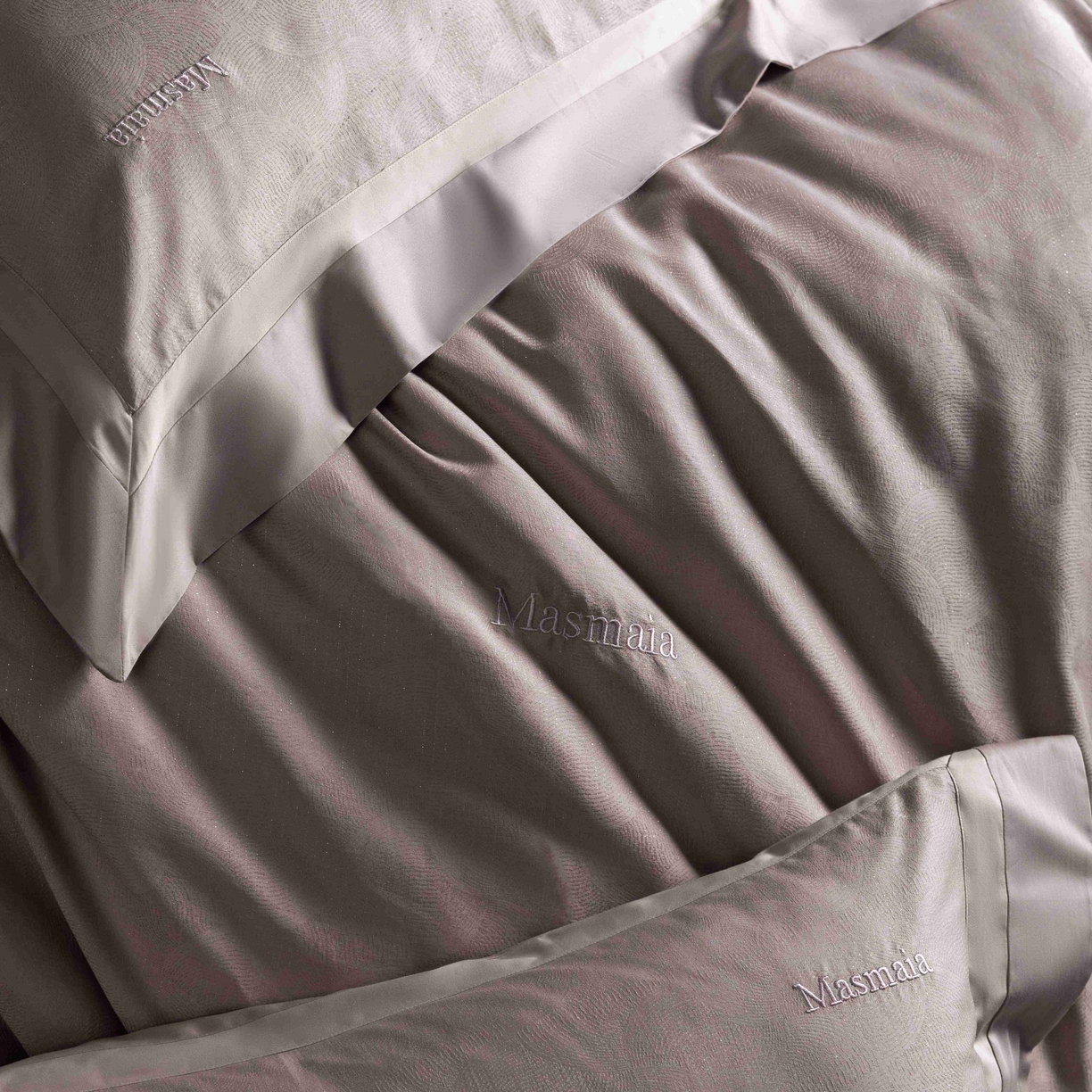 91家纺网 家纺一手货源 找家纺 安莱生活 2025年新品50银丝星晴提花系列四件套 寻觅