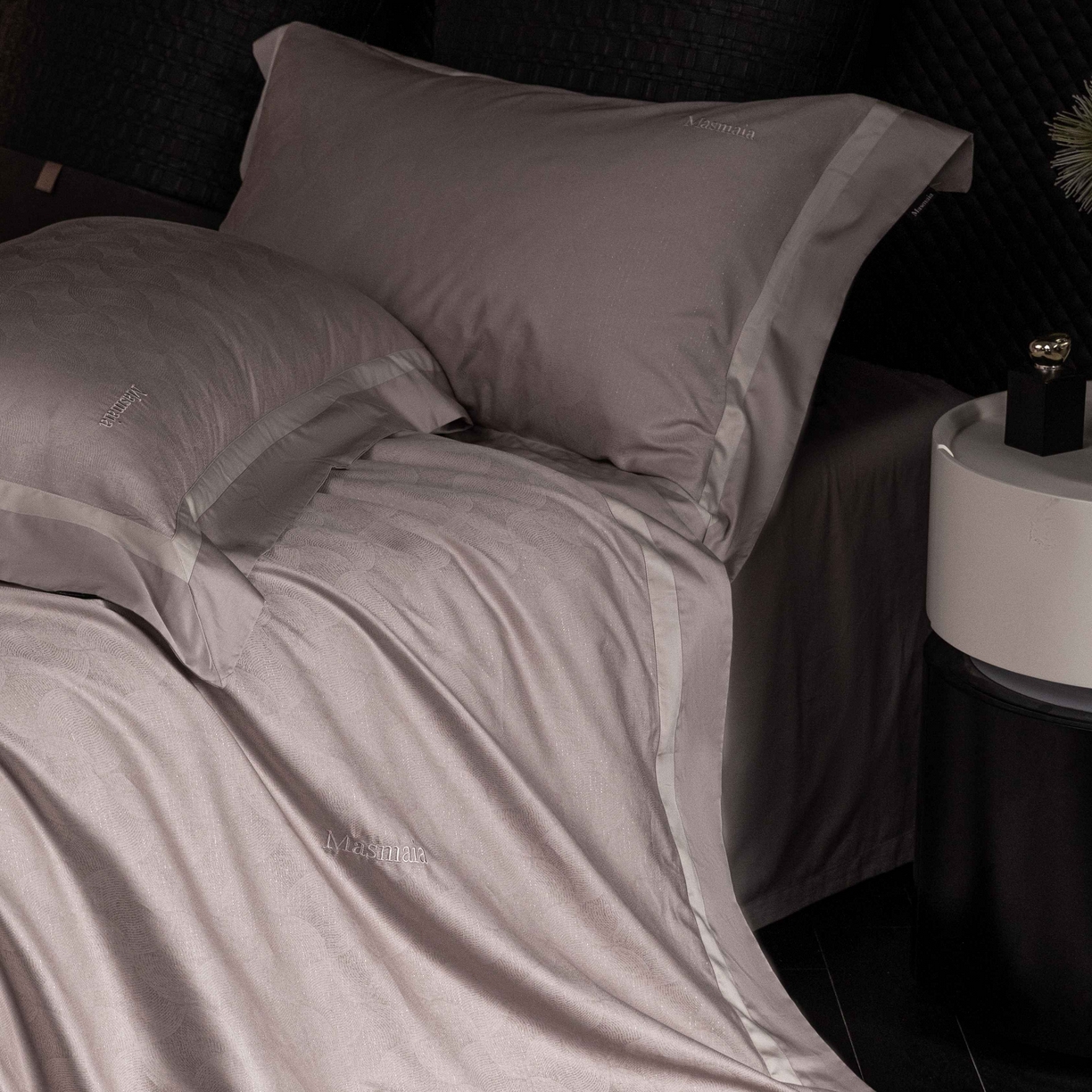 91家纺网 家纺一手货源 找家纺 安莱生活 2025年新品50银丝星晴提花系列四件套 寻觅