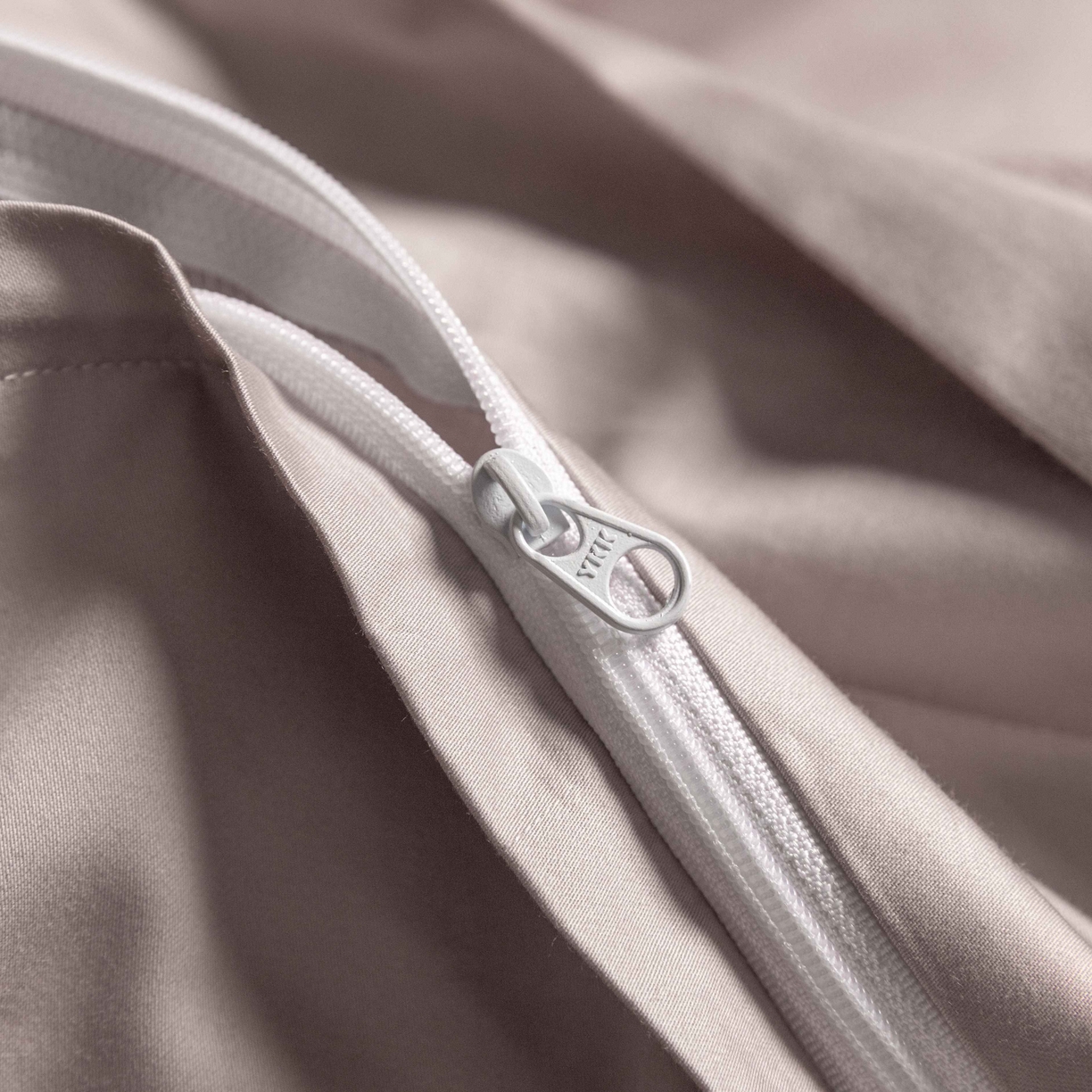 91家纺网 家纺一手货源 找家纺 安莱生活 2025年新品50银丝星晴提花系列四件套 寻觅