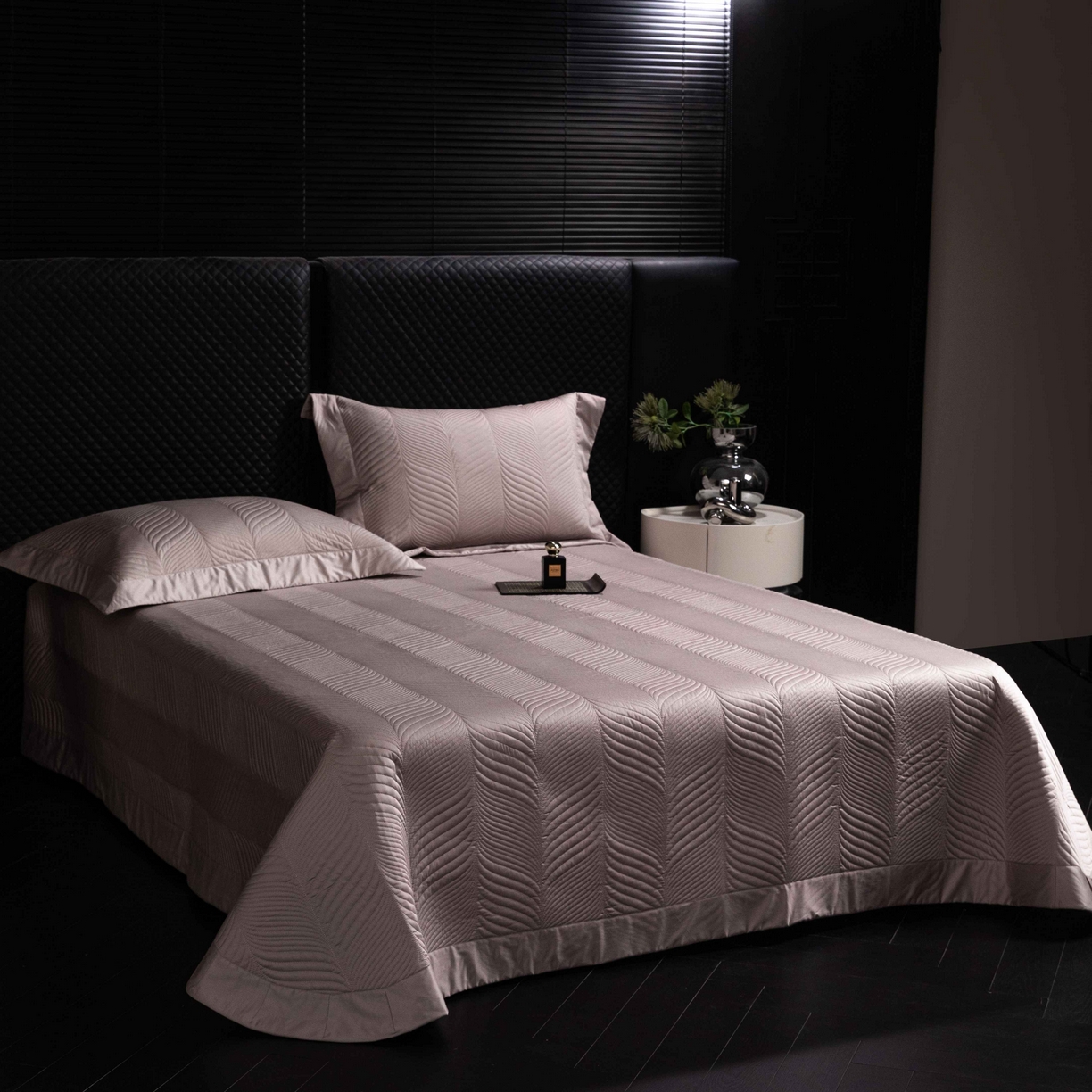 91家纺网 家纺一手货源 找家纺 安莱生活 2025年新品50银丝星晴提花系列四件套 寻觅