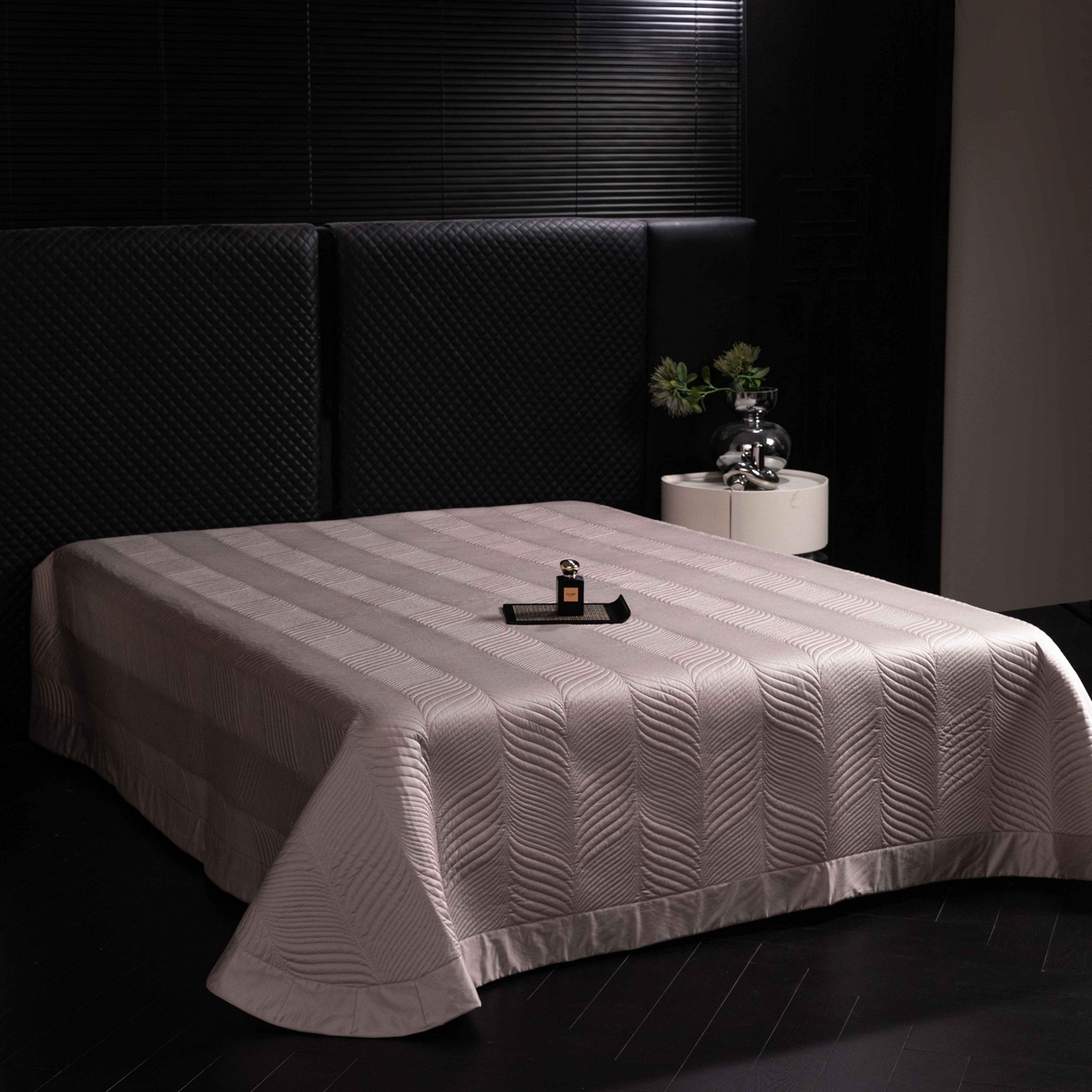 91家纺网 家纺一手货源 找家纺 安莱生活 2025年新品50银丝星晴提花系列四件套 寻觅