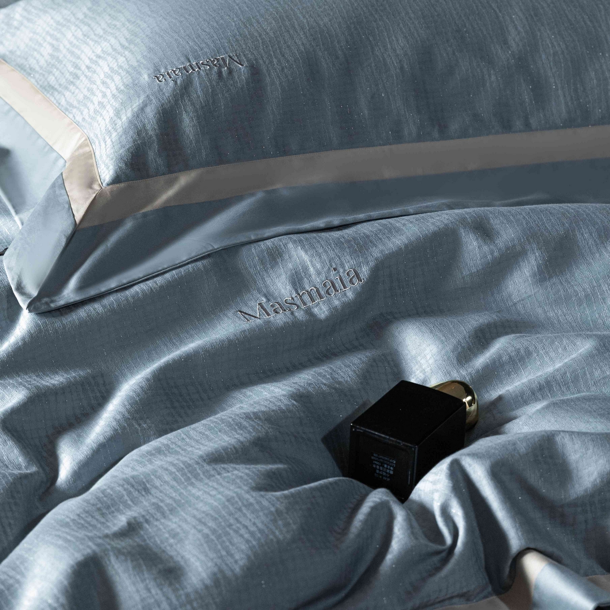 91家纺网 家纺一手货源 找家纺 安莱生活 2025年新品50银丝星晴提花系列四件套 知意