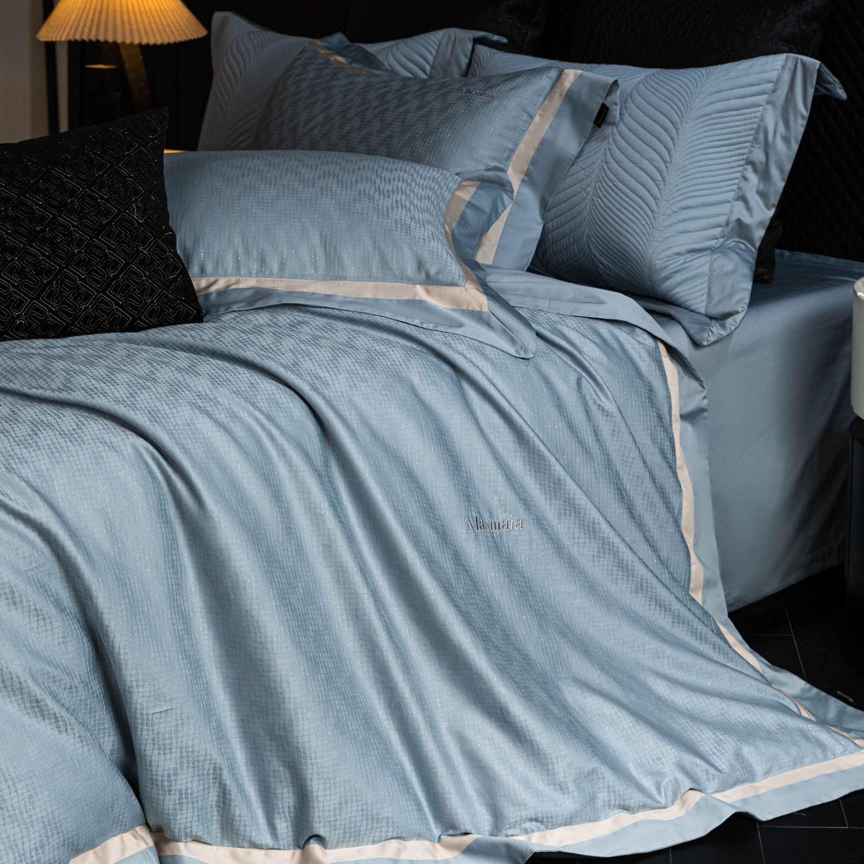 91家纺网 家纺一手货源 找家纺 安莱生活 2025年新品50银丝星晴提花系列四件套 知意