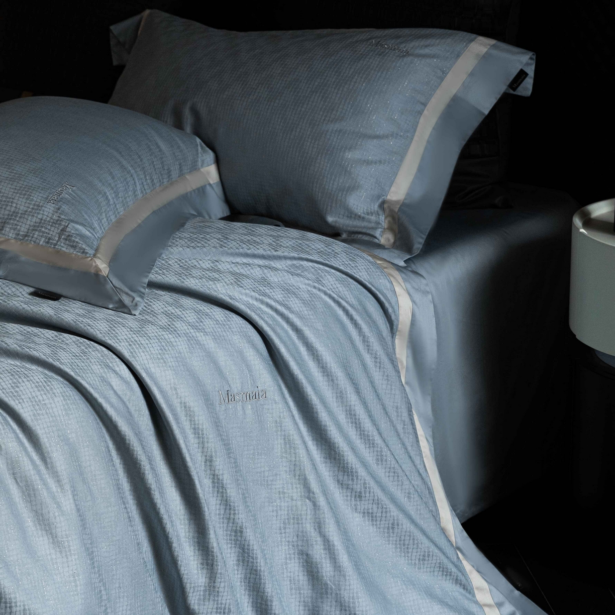 91家纺网 家纺一手货源 找家纺 安莱生活 2025年新品50银丝星晴提花系列四件套 知意