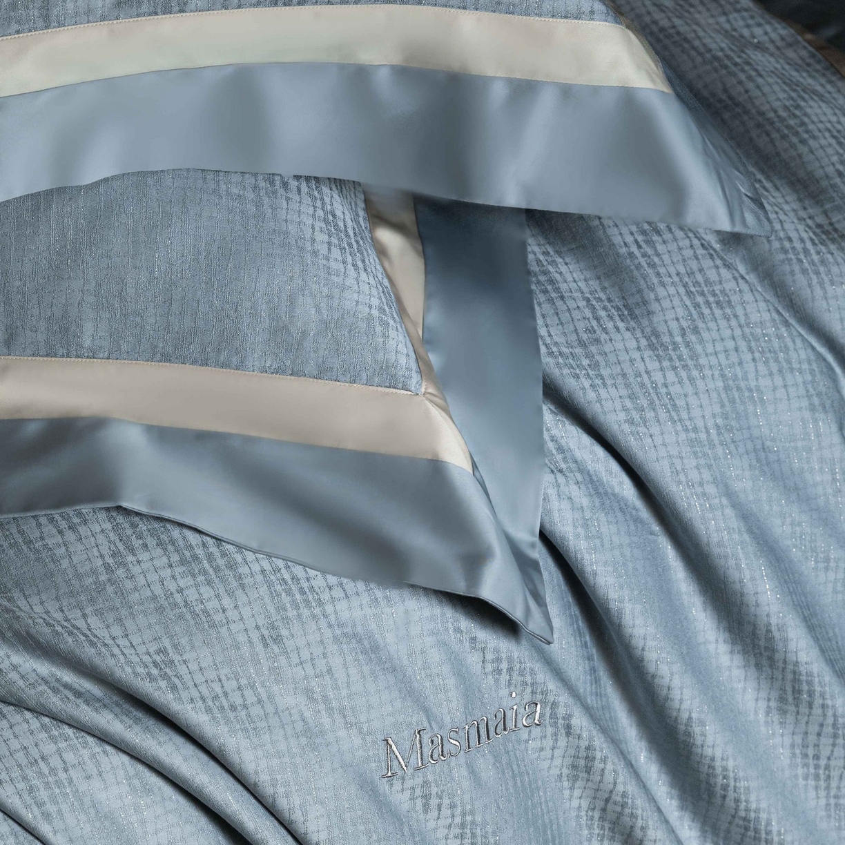 91家纺网 家纺一手货源 找家纺 安莱生活 2025年新品50银丝星晴提花系列四件套 知意