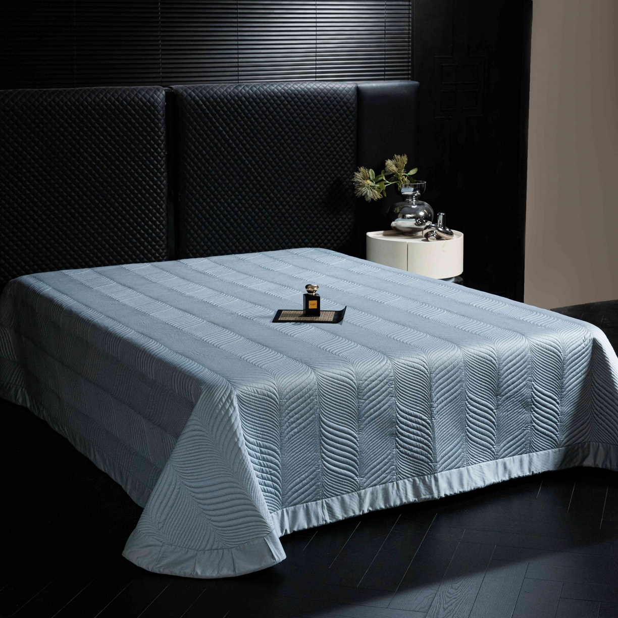 91家纺网 家纺一手货源 找家纺 安莱生活 2025年新品50银丝星晴提花系列四件套 知意